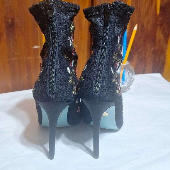 Besty Johnson Ankle Boots - Picture 5 of 15